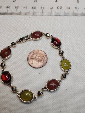 Vintage Liz Claiborne Gold‑Tone Cabochon Bracelet – 7.5" Fold‑Over Clasp